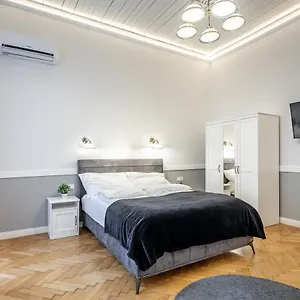  Apartment Luxurious At Center