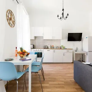  Apartment Vacation In